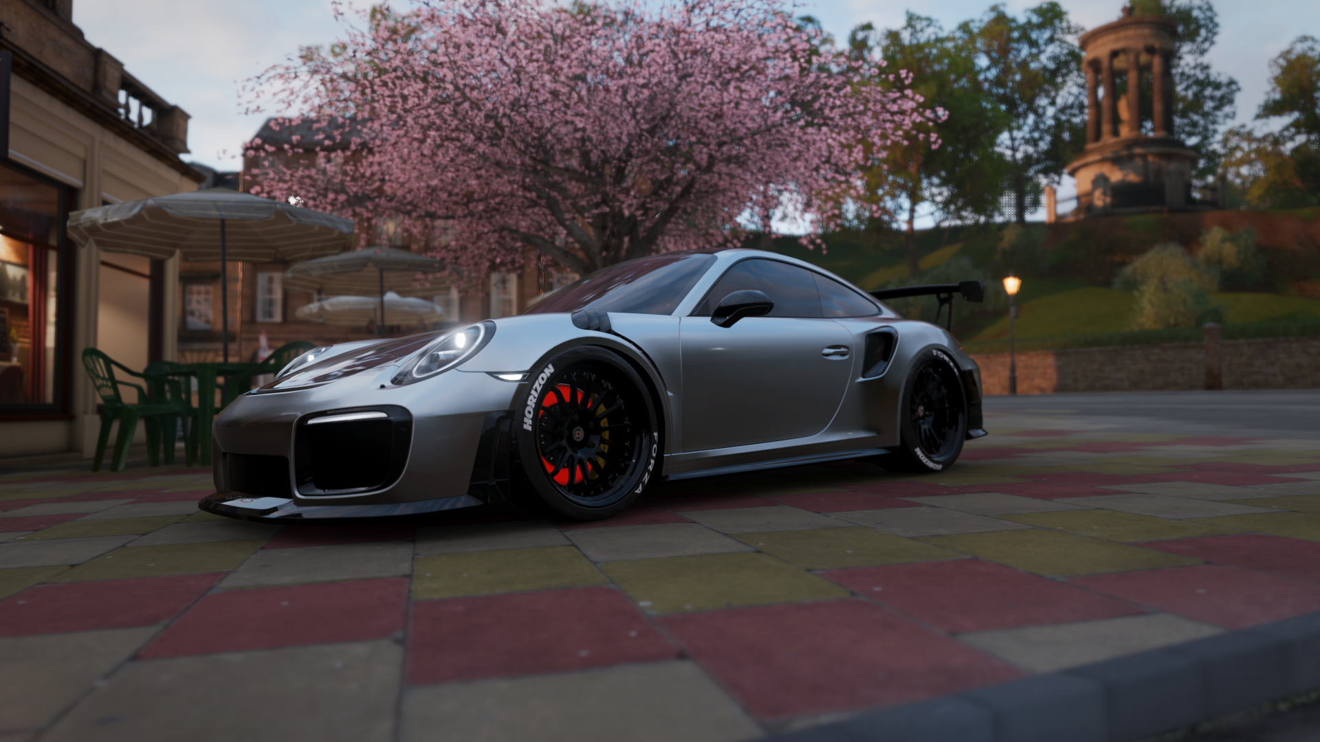 《直播平台与电竞合作新模式：内容多样化铺开》，电竞行业和直播行业