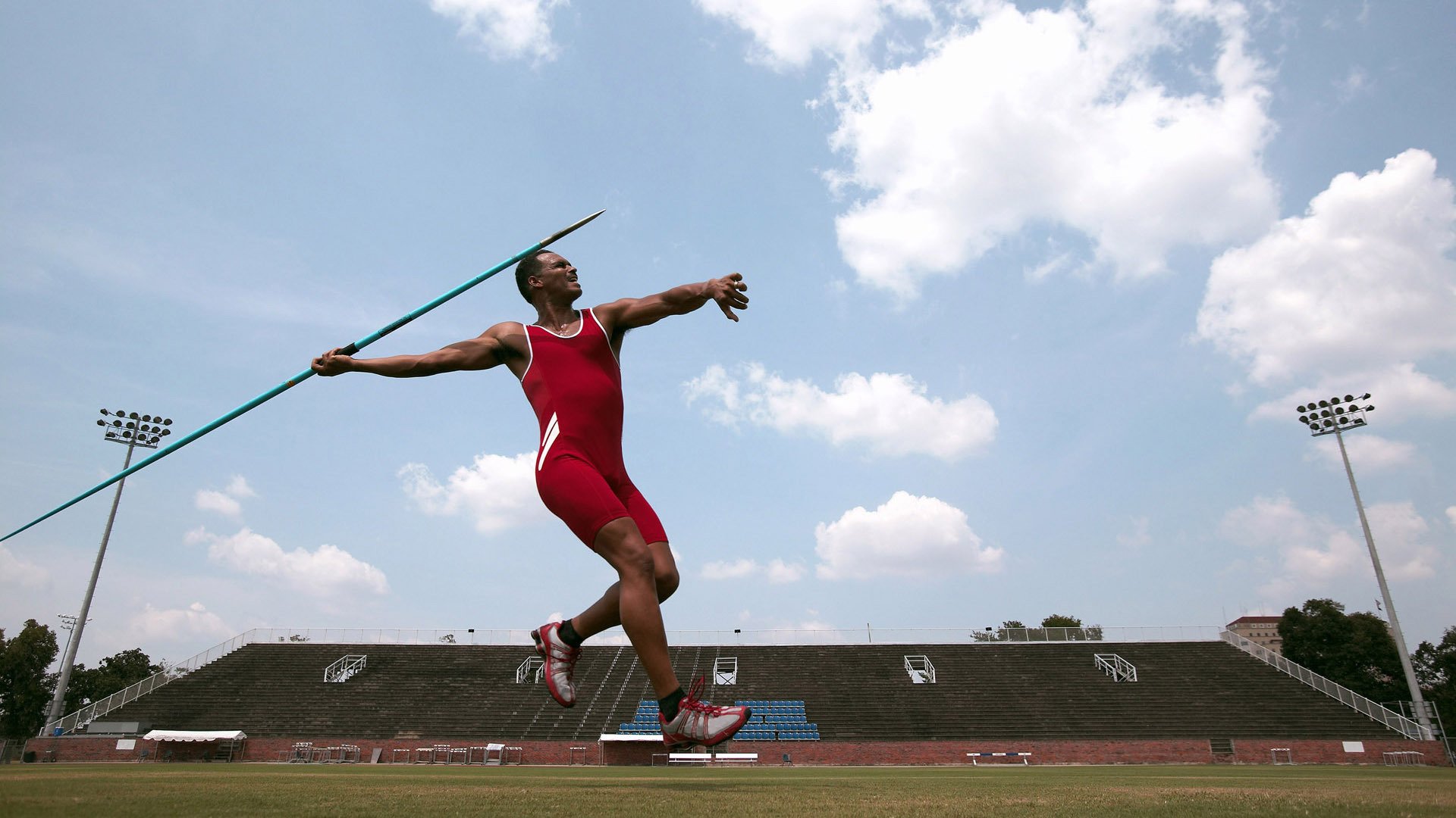 KAIYUNAPP-弗朗索瓦·霍尔茨豪伊泽：坚实的防线与精准的传球，南非队的核心保障